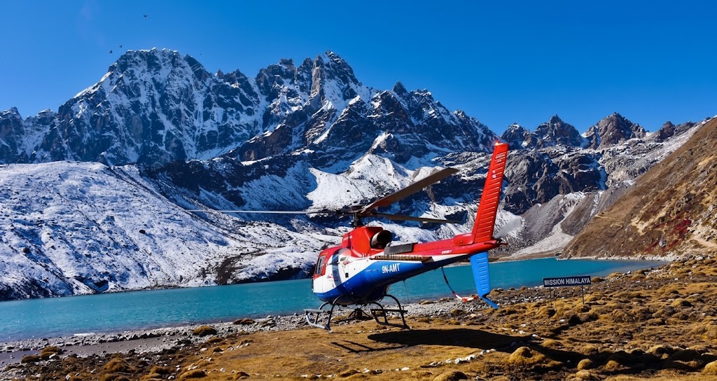 Helicopter landing near Gokyo Lake