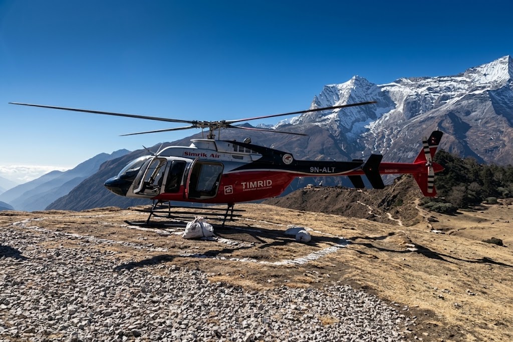 Everest helicopter flying past the Khumbu Icefall